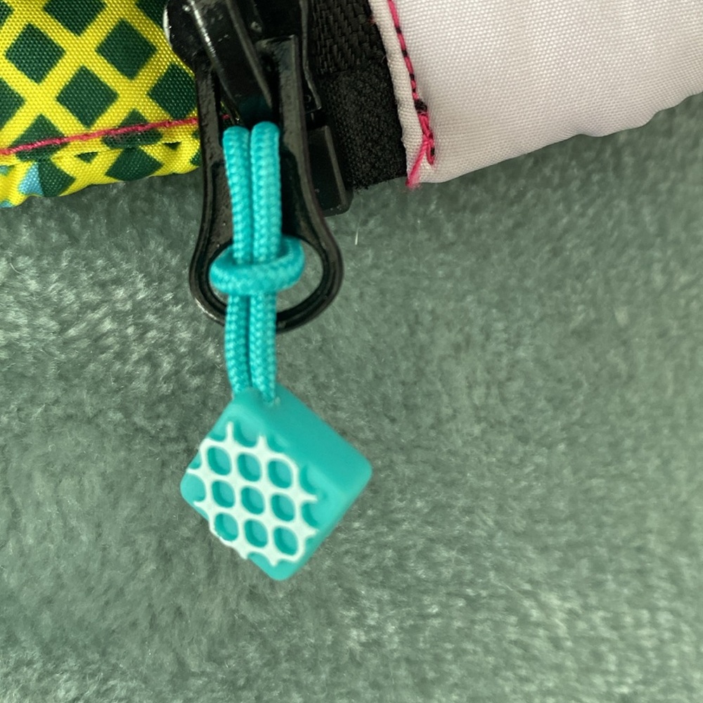 Puffer style jacket with patchwork look fabric front zipper two front pockets - Picture 6 of 12